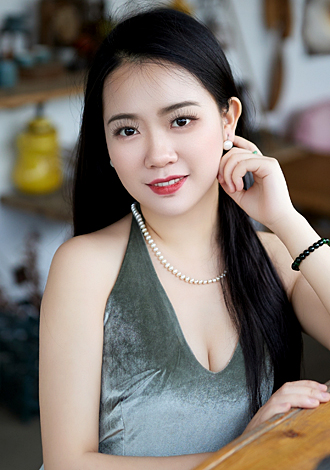 Gorgeous profiles pictures: caring Thai member Zeying from Xi An