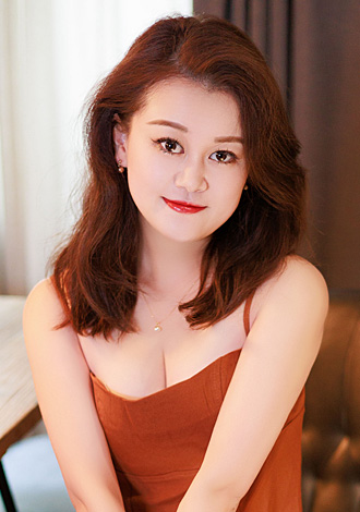 Gorgeous member profiles: Fengfeng from Shanghai, member China